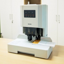 得力 14608 全自動(dòng)財(cái)務(wù)裝訂機(jī) 白色
